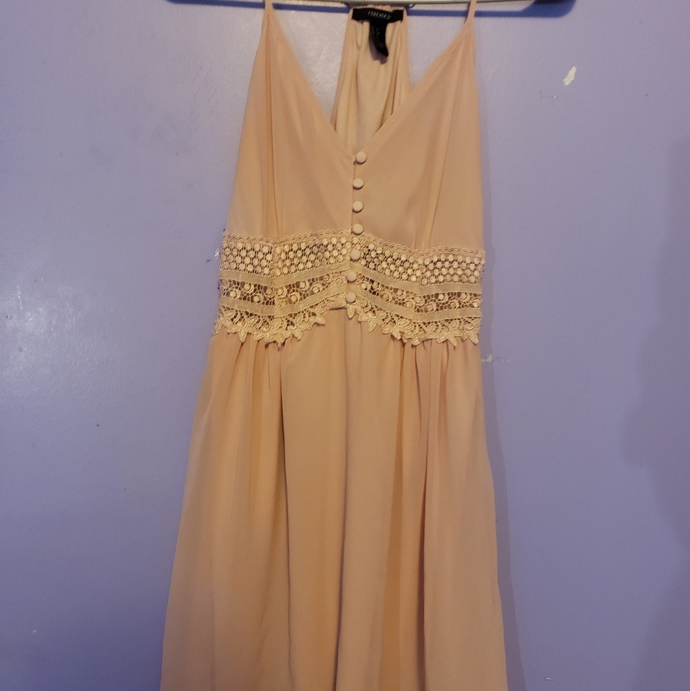 Dresses - Picture 2 of 7